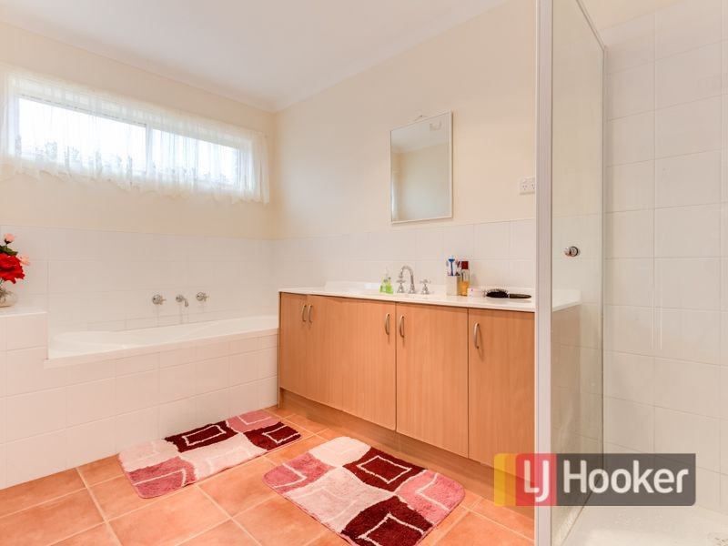 31 Chisholm Crescent, Narre Warren South VIC 3805