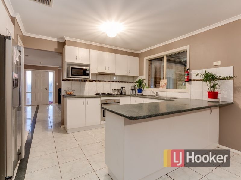10 Honey Myrtle Way, Cranbourne VIC 3977