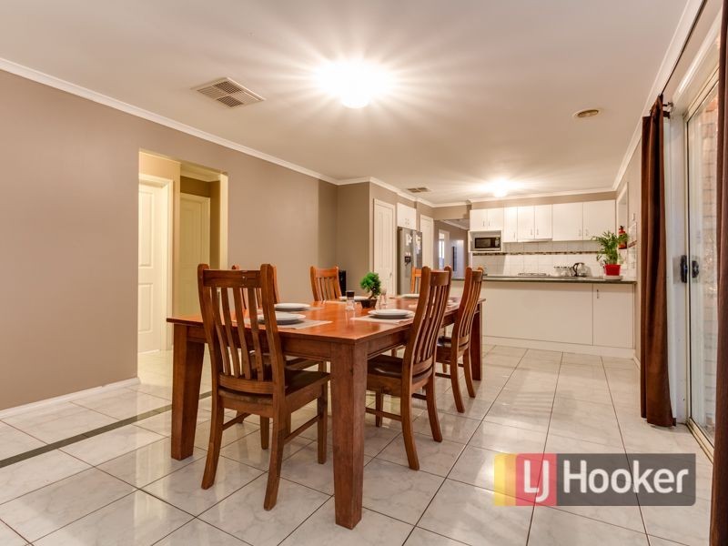 10 Honey Myrtle Way, Cranbourne VIC 3977