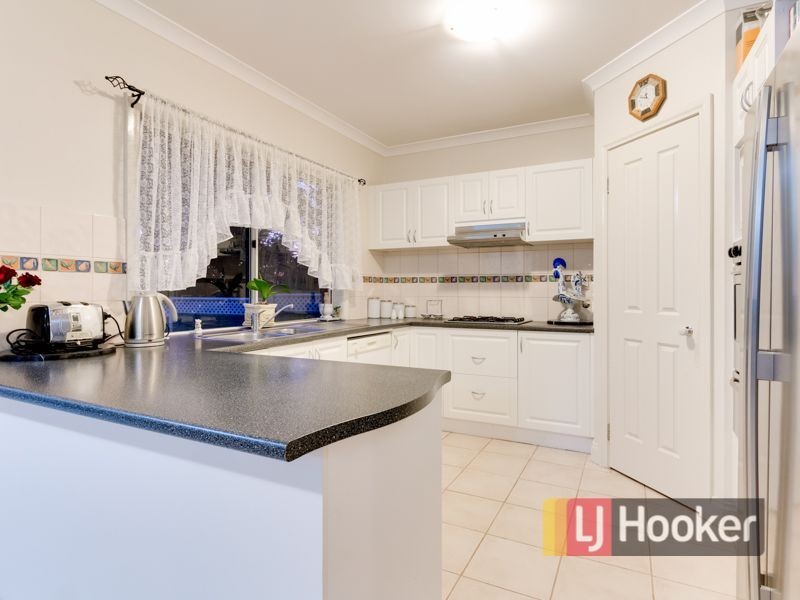 135 Montbrae Circuit, Narre Warren North VIC 3804