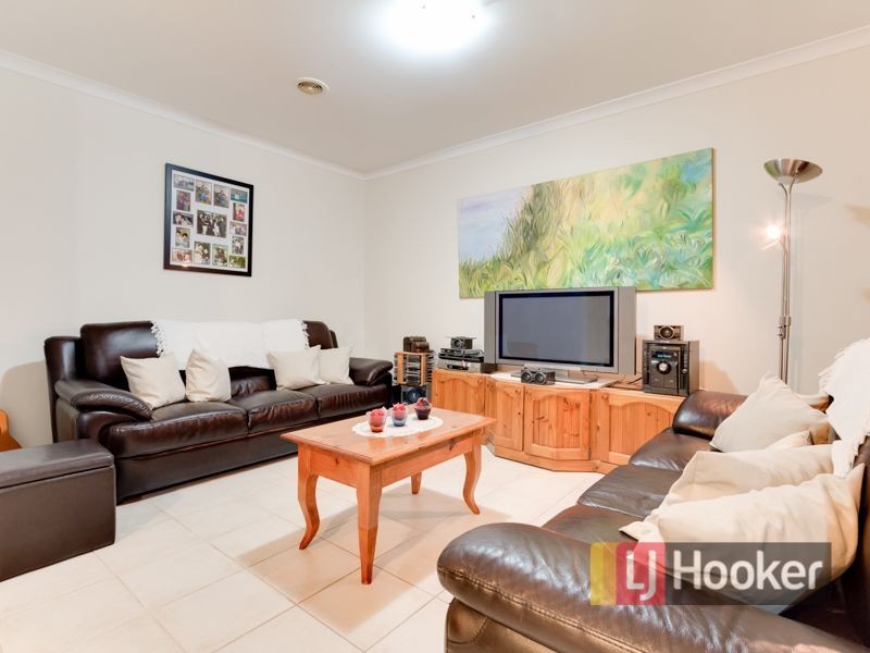 135 Montbrae Circuit, Narre Warren North VIC 3804