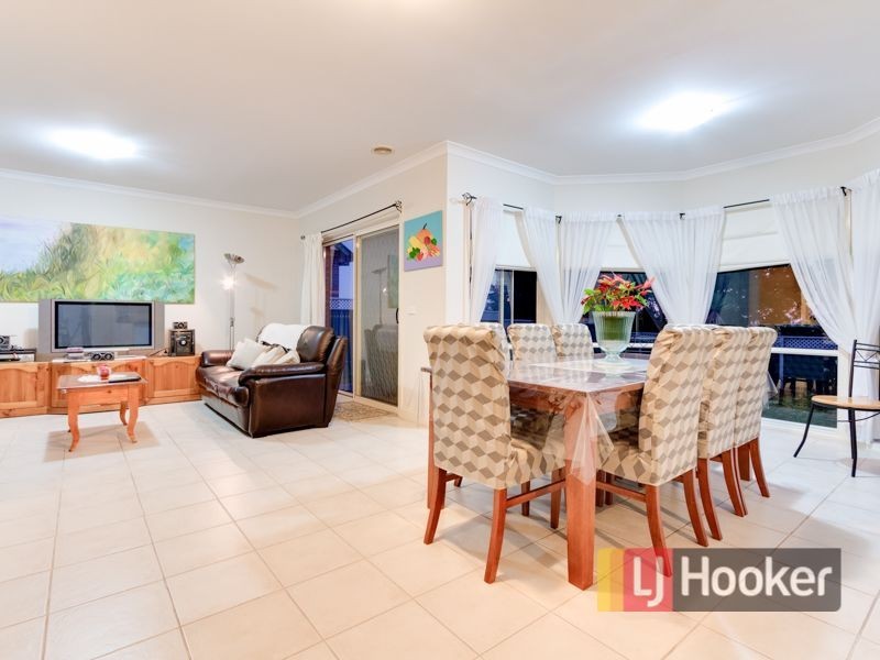 135 Montbrae Circuit, Narre Warren North VIC 3804