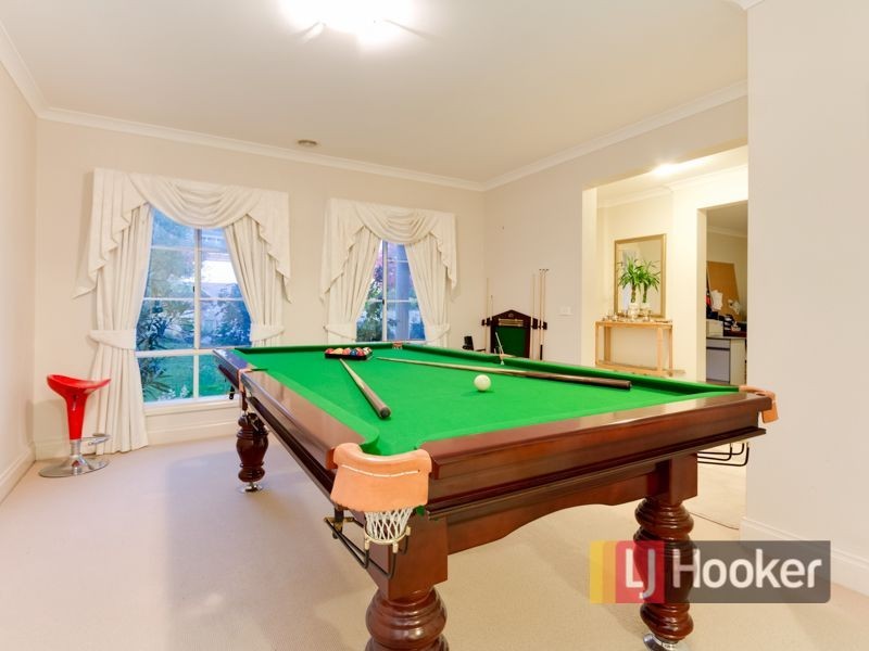 135 Montbrae Circuit, Narre Warren North VIC 3804
