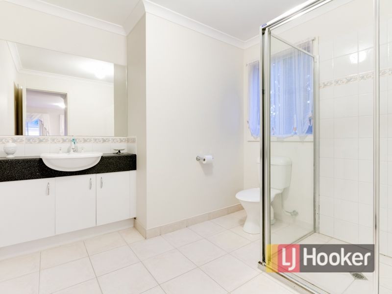 135 Montbrae Circuit, Narre Warren North VIC 3804