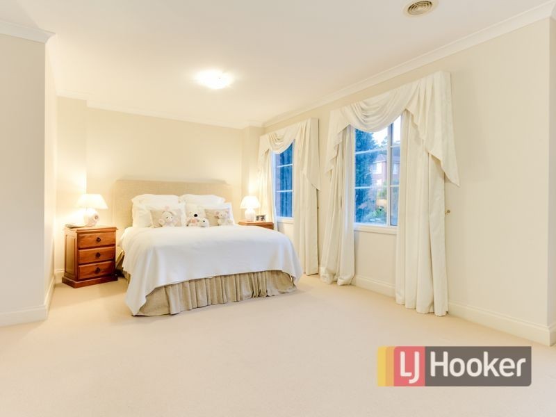 135 Montbrae Circuit, Narre Warren North VIC 3804