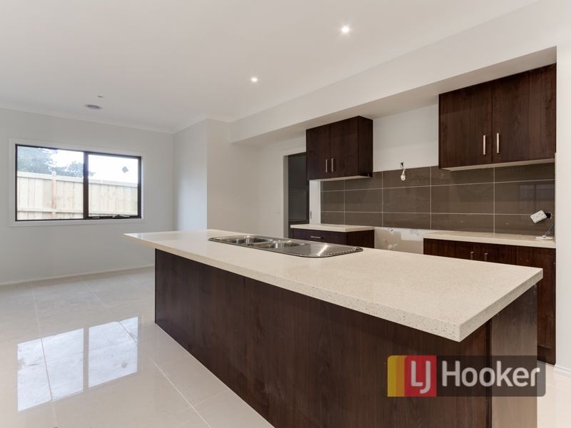 69 Mannavue Boulevard, Cranbourne North VIC 3977