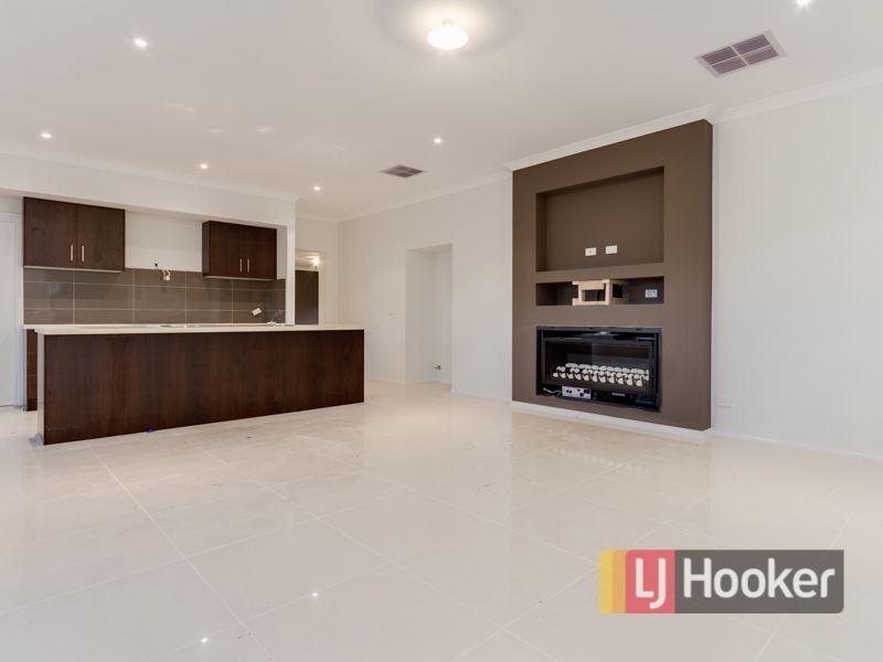 69 Mannavue Boulevard, Cranbourne North VIC 3977