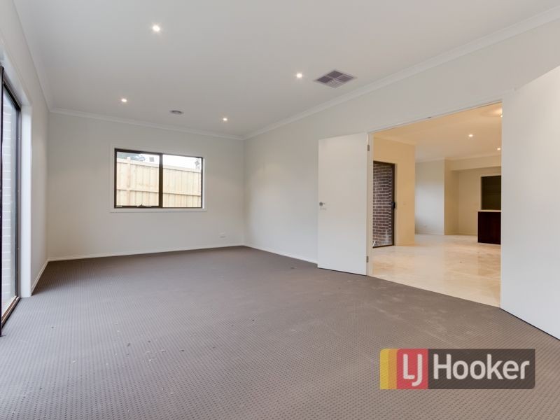 69 Mannavue Boulevard, Cranbourne North VIC 3977