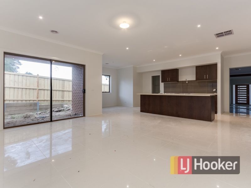 69 Mannavue Boulevard, Cranbourne North VIC 3977