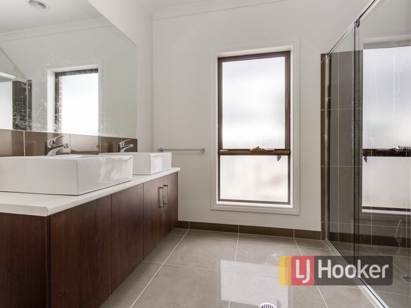 69 Mannavue Boulevard, Cranbourne North VIC 3977