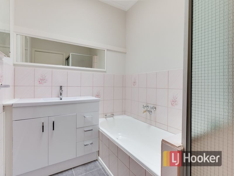 27 Parkland Avenue, Hampton Park VIC 3976