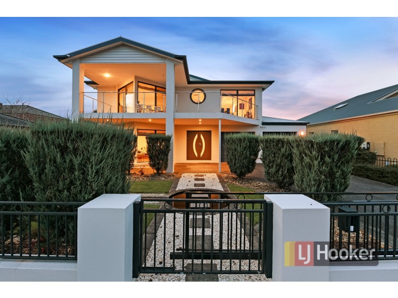 2 Brookland Greens Boulevard, Cranbourne VIC 3977