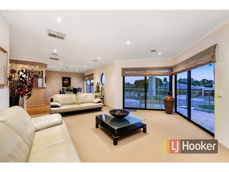 2 Brookland Greens Boulevard, Cranbourne VIC 3977