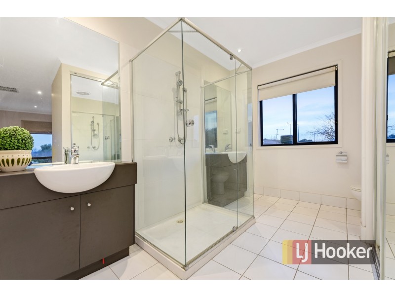 2 Brookland Greens Boulevard, Cranbourne VIC 3977
