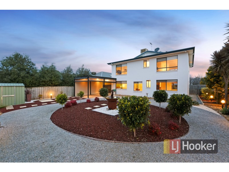 2 Brookland Greens Boulevard, Cranbourne VIC 3977