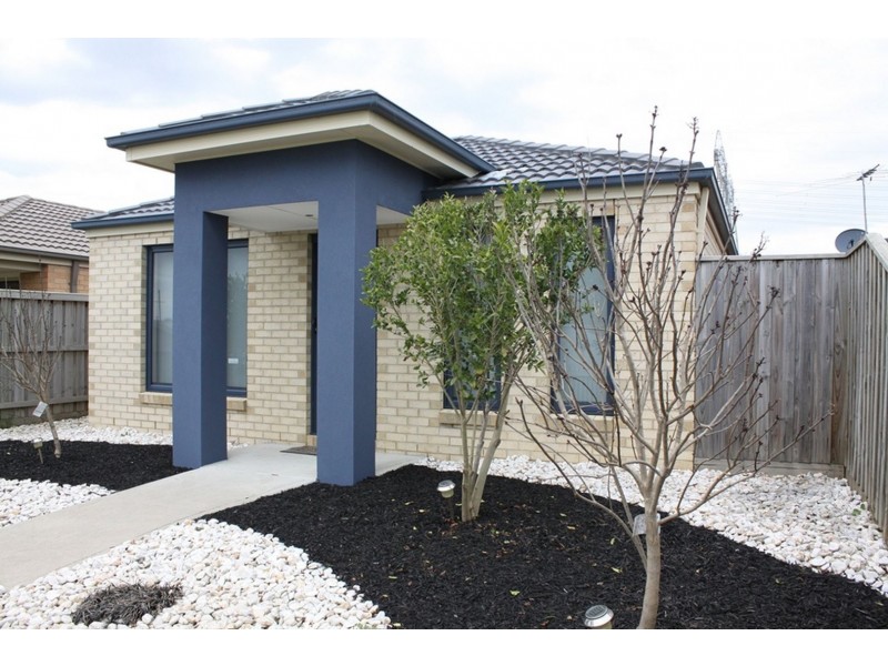 6 Maybush Lane, Cranbourne VIC 3977