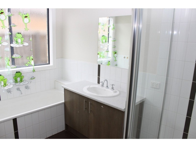 6 Maybush Lane, Cranbourne VIC 3977