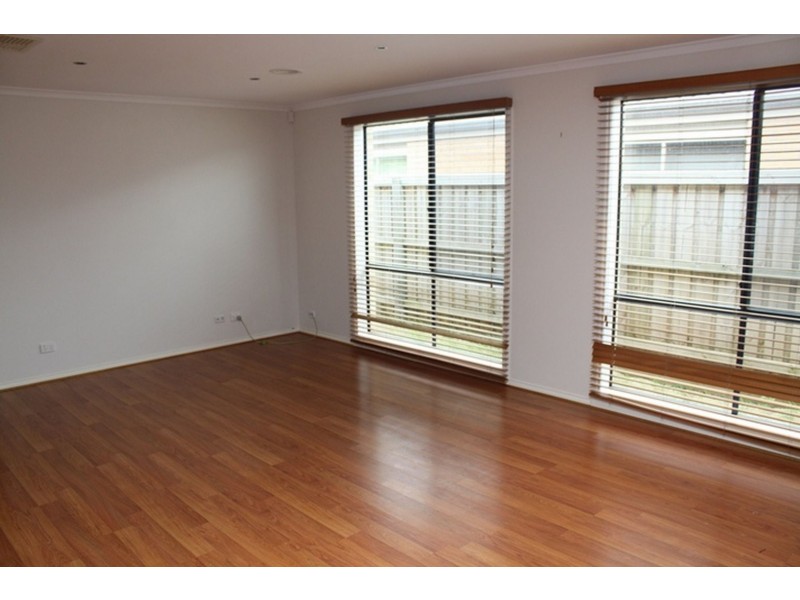 6 Maybush Lane, Cranbourne VIC 3977