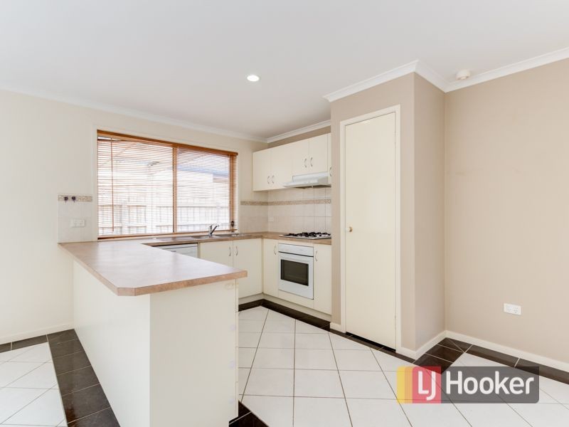 16 Bateman Grove, Hampton Park VIC 3976