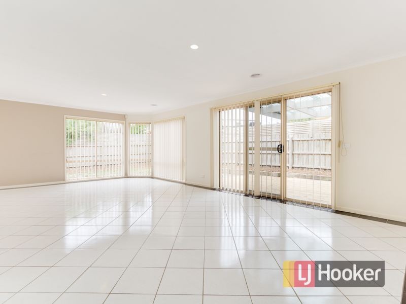 16 Bateman Grove, Hampton Park VIC 3976