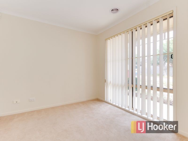 16 Bateman Grove, Hampton Park VIC 3976