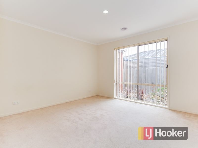 16 Bateman Grove, Hampton Park VIC 3976