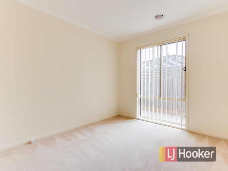 16 Bateman Grove, Hampton Park VIC 3976