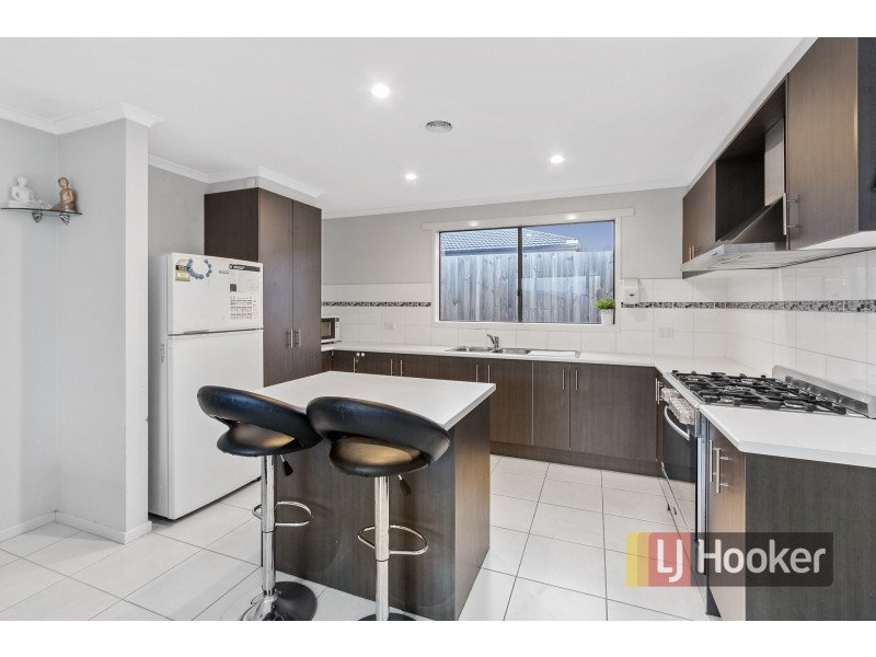16 Bethune Drive, Hampton Park VIC 3976