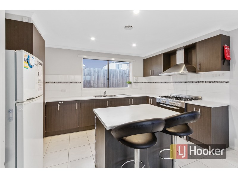 16 Bethune Drive, Hampton Park VIC 3976