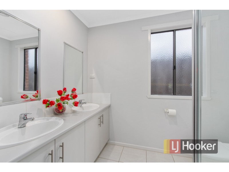 16 Bethune Drive, Hampton Park VIC 3976