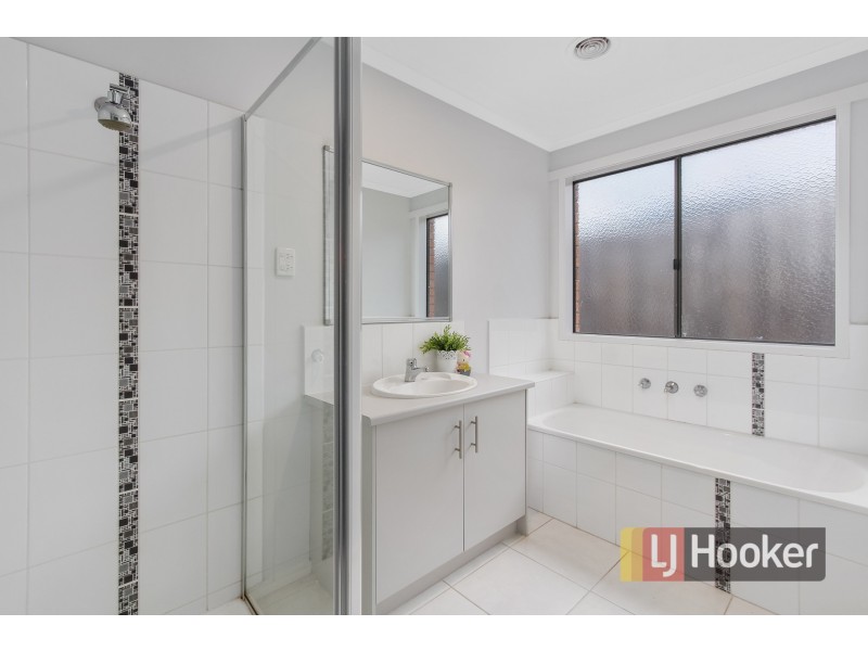 16 Bethune Drive, Hampton Park VIC 3976