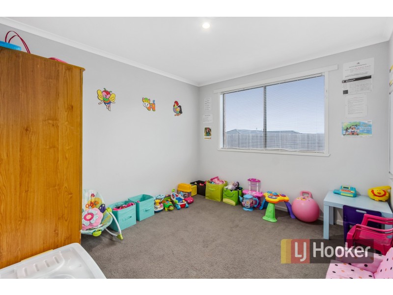 16 Bethune Drive, Hampton Park VIC 3976