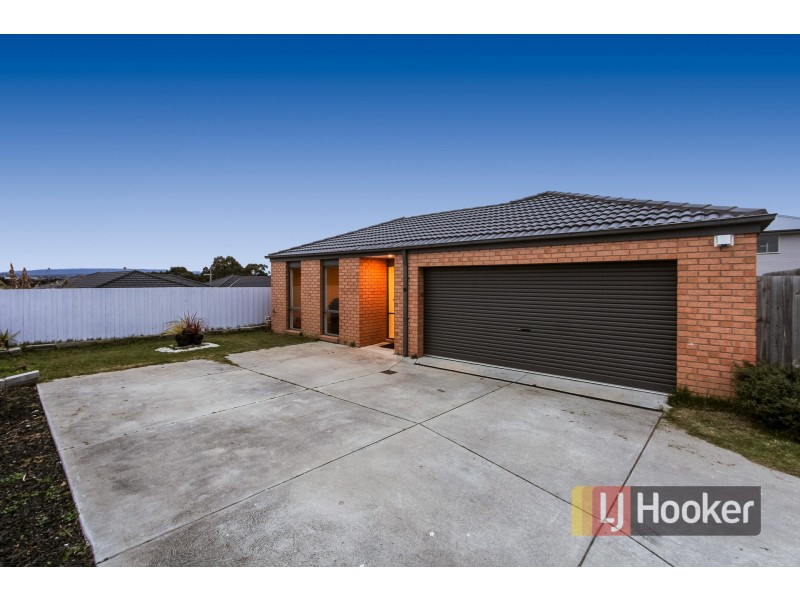 16 Bethune Drive, Hampton Park VIC 3976