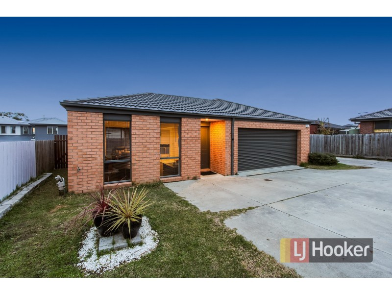 16 Bethune Drive, Hampton Park VIC 3976
