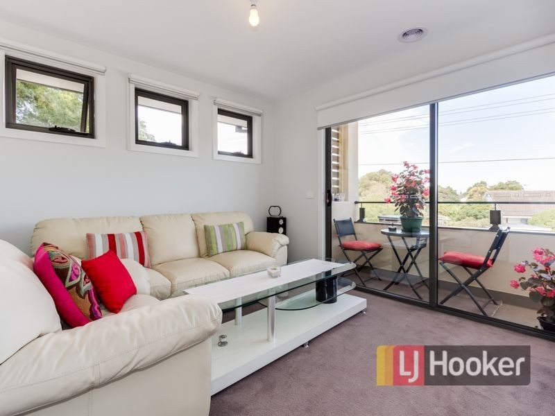 1/13 Oak Avenue, Doveton VIC 3177