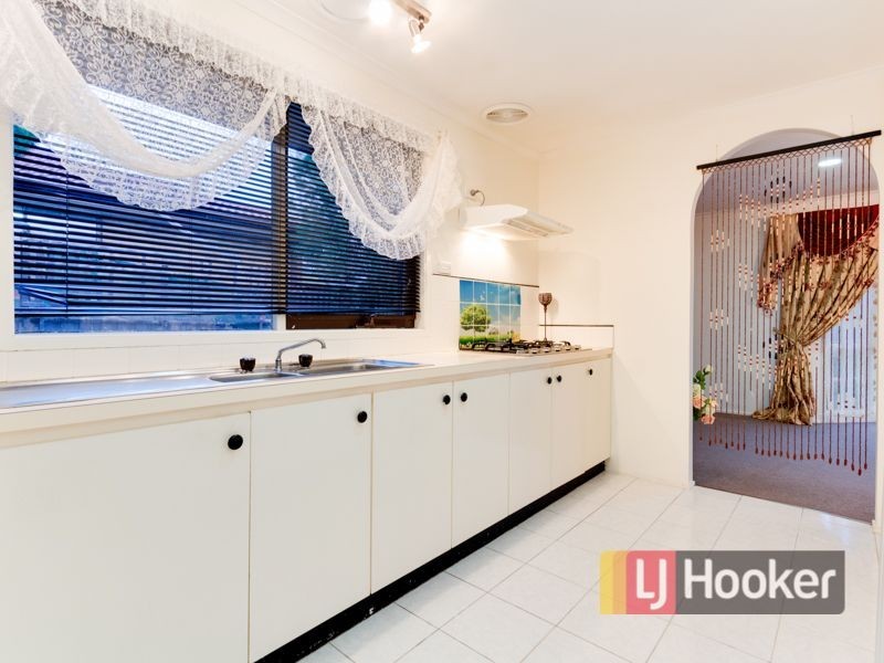 52 Oaktree Drive, Hampton Park VIC 3976