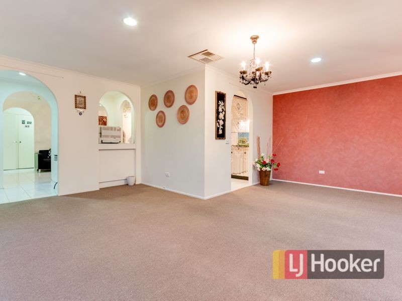 52 Oaktree Drive, Hampton Park VIC 3976