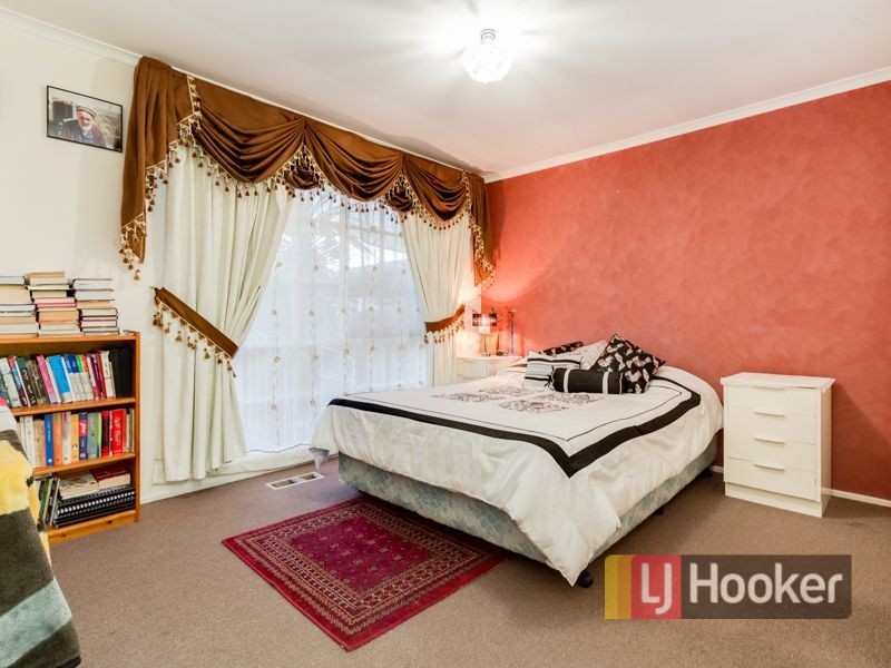 52 Oaktree Drive, Hampton Park VIC 3976