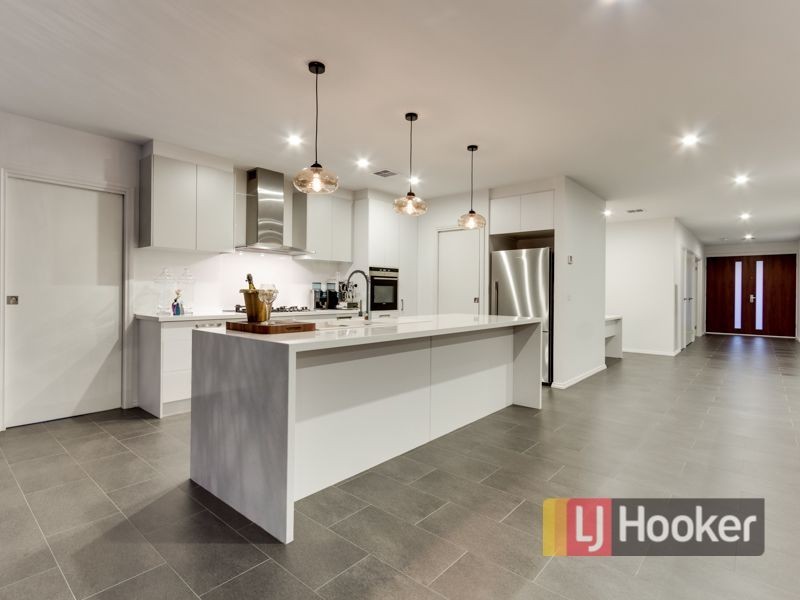 28 Bushlark Drive, Berwick VIC 3806