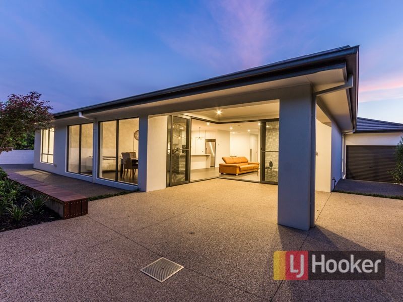 28 Bushlark Drive, Berwick VIC 3806
