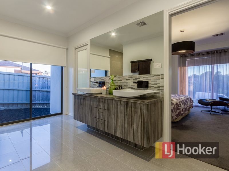 28 Bushlark Drive, Berwick VIC 3806
