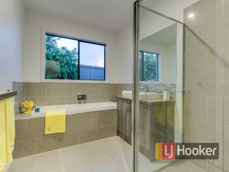 28 Bushlark Drive, Berwick VIC 3806