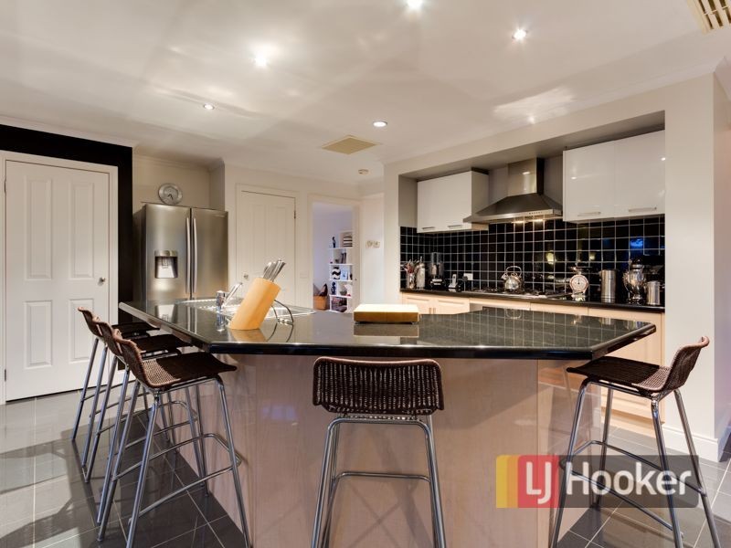 6 Sugarbush Drive, Lynbrook VIC 3975
