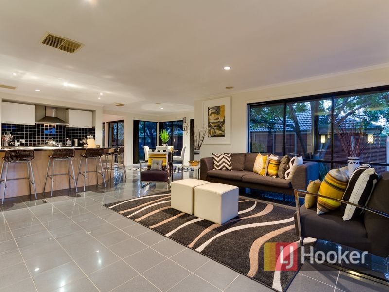 6 Sugarbush Drive, Lynbrook VIC 3975