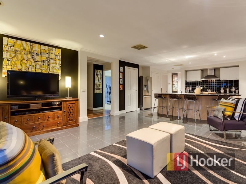 6 Sugarbush Drive, Lynbrook VIC 3975