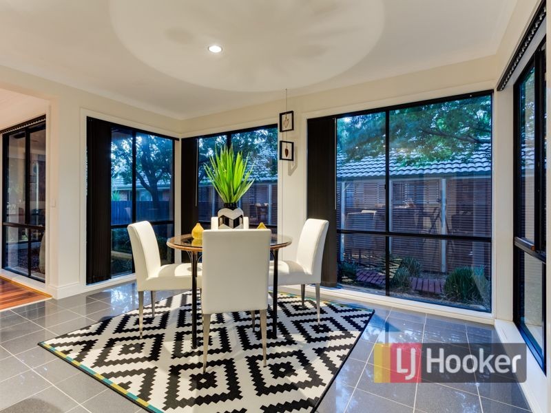 6 Sugarbush Drive, Lynbrook VIC 3975