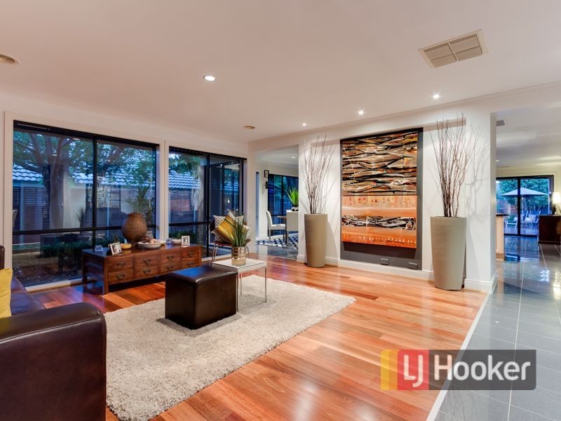 6 Sugarbush Drive, Lynbrook VIC 3975