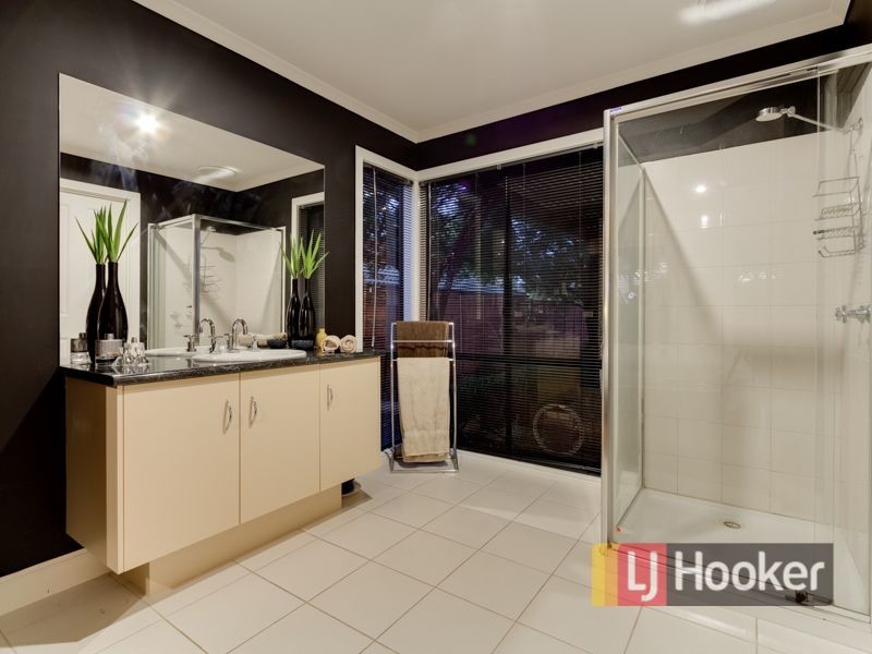 6 Sugarbush Drive, Lynbrook VIC 3975