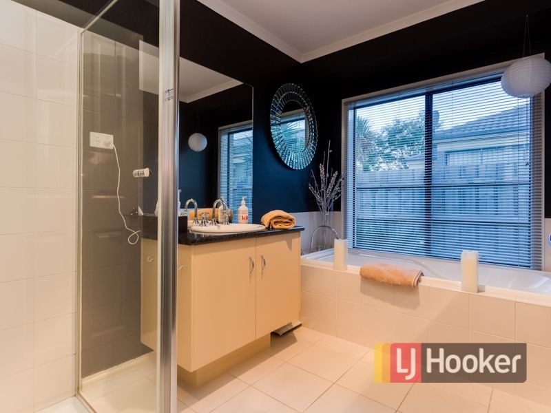 6 Sugarbush Drive, Lynbrook VIC 3975