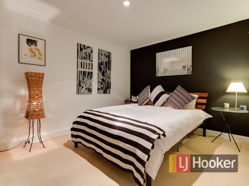 6 Sugarbush Drive, Lynbrook VIC 3975
